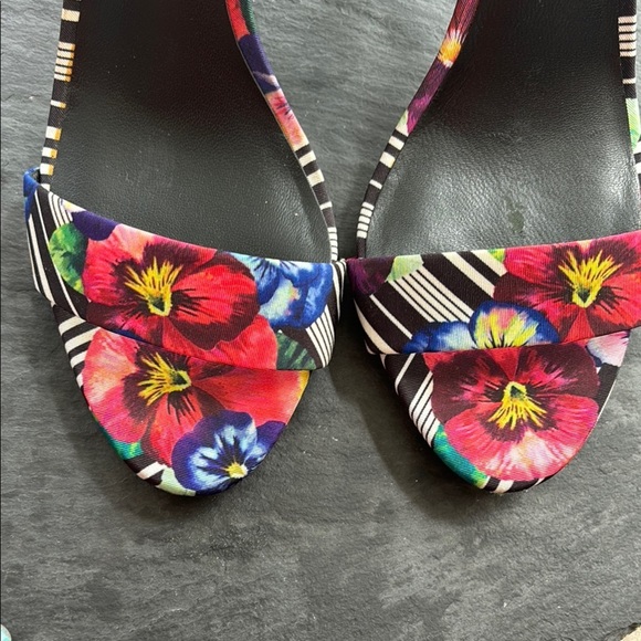 Size 8 Aldo floral 3.5” Heels pumps with Ankle Straps - Picture 10 of 11